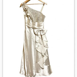 NWOT One Shoulder Long Satin Gown Cream size M